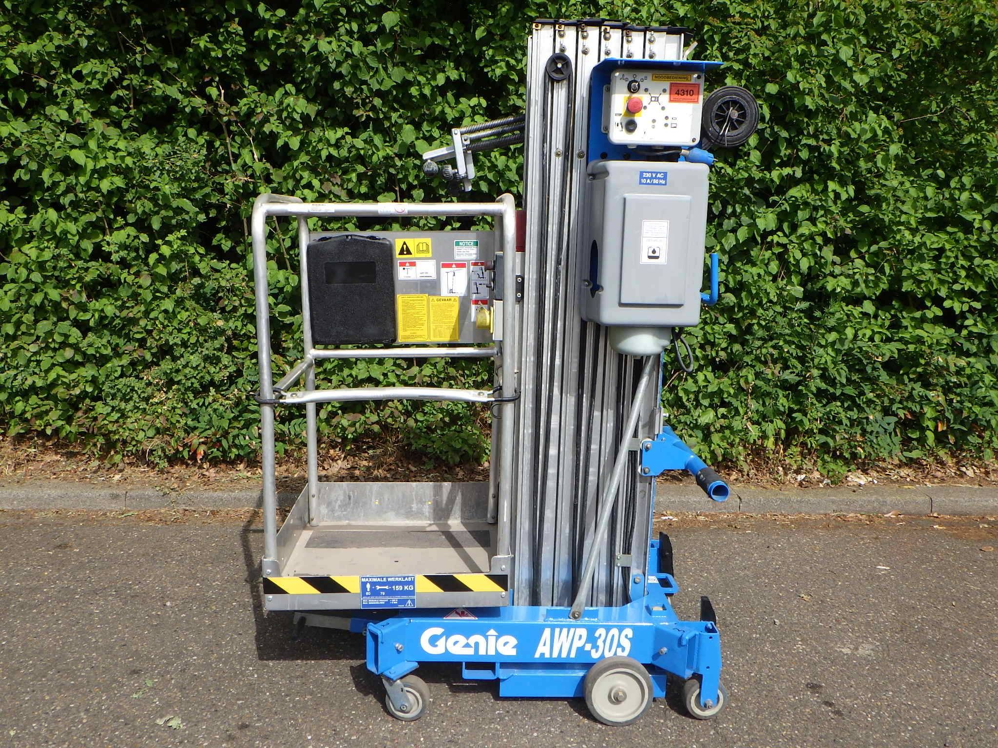 Подъемная рабочая платформа Genie AWP-30S